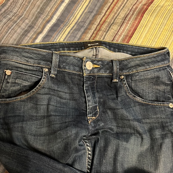 HUDSON size 29 cropped jeans - Picture 3 of 4